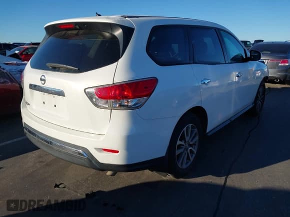 ✅ 2014 Nissan Pathfinder Platinum • VIN: 5N1AR2MNXEC645140 • Lot: 43597282. Listed on IAAI with 133,673 mi. Free auction sales archive from the USA and detailed vehicle history report at DreamBid. Image 4.