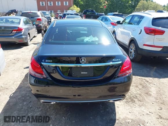 ✅ 2020 Mercedes-Benz C 300 • VIN: W1KWF8EB1LR594590 • Lot: 42999649. Wystawiony na IAAI z przebiegiem 40 651 mil. Bezpłatny archiwum sprzedaży aukcyjnych z USA i szczegółowy raport historii pojazdu na DreamBid. Zdjęcie 17.