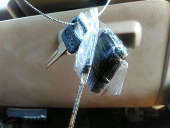 ✅ 2006 Ford F-250 XL • VIN: 1FTSW21P56EA10288 • Lot: 37183933. Wystawiony na IAAI z przebiegiem 142 176 mil. Bezpłatny archiwum sprzedaży aukcyjnych z USA i szczegółowy raport historii pojazdu na DreamBid. Zdjęcie 11.