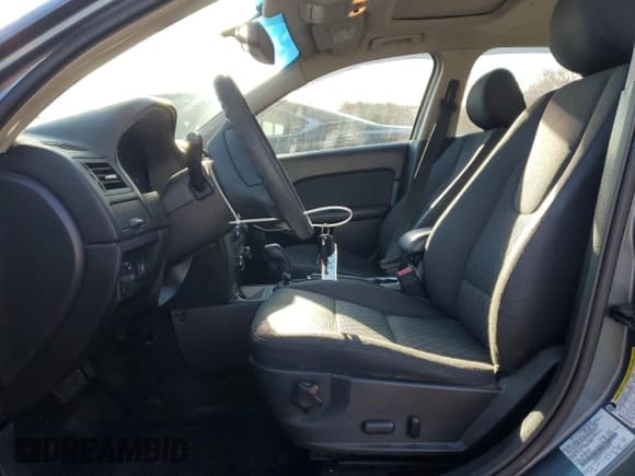 ✅ 2012 Ford Fusion SE • VIN: 3FAHP0HAXCR100547 • Lot: 92785815. Listed on Copart with 101,792 mi. Free auction sales archive from the USA and detailed vehicle history report at DreamBid. Image 7.