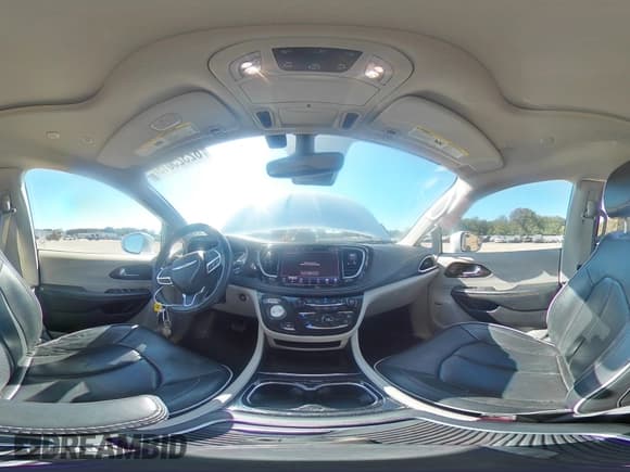 ✅ 2022 Chrysler Pacifica Limited • VIN: 2C4RC1GG8NR111710 • Lot: 82325015. Wystawiony na Copart z przebiegiem 86 093 mil. Bezpłatny archiwum sprzedaży aukcyjnych z USA i szczegółowy raport historii pojazdu na DreamBid. Zdjęcie 15.