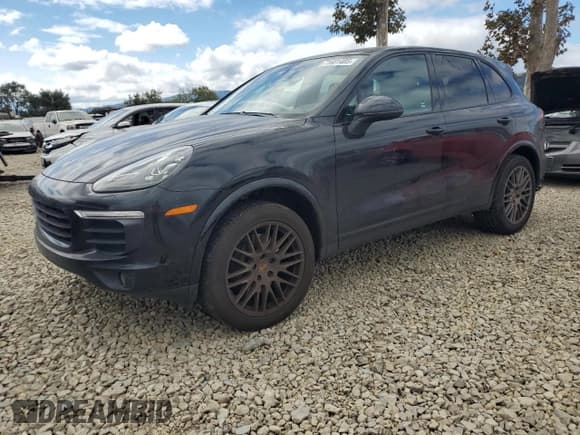 ✅ 2017 Porsche Cayenne • VIN: WP1AA2A25HKA84358 • Лот: 71681405. Опубликован ранее на Copart с пробегом 96 536 миль. Бесплатный доступ к архиву аукционных продаж из США и подробный отчёт об истории автомобиля на DreamBid. Изображение 1.