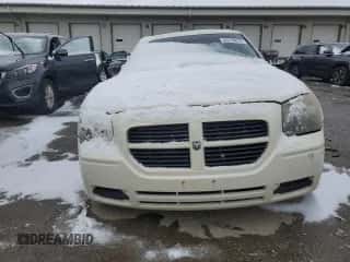 2005 Dodge Magnum SE с VIN 2D4FV48V85H571020, выставлен на аукционе Copart как лот 45716815 с пробегом 170 599 миль миль и Списание • Salvage title. История ставок и продаж доступна на DreamBid. Изображение 5.