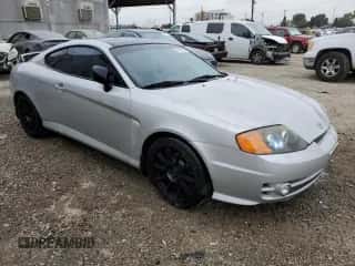 2003 Hyundai Tiburon GT z VIN KMHHN65F03U079618, wystawiony jako Copart lot #47642965 z przebiegiem 87 483 mil mil oraz Czysty tytuł • Clean title. Historia ofert i sprzedaży dostępna na DreamBid. Obrazek 4.