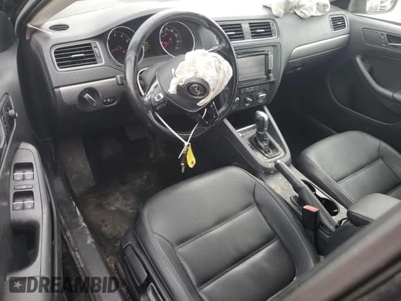 ✅ 2015 Volkswagen Jetta SE • VIN: 3VWD17AJXFM325546 • Lot: 62330395. Listed on Copart with 119,727 mi. Free auction sales archive from the USA and detailed vehicle history report at DreamBid. Image 8.