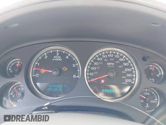 2008 Chevrolet Suburban LTZ z VIN 1GNFK16308R147381, wystawiony jako IAAI lot #43213914 z przebiegiem 255 185 mil mil oraz . Historia ofert i sprzedaży dostępna na DreamBid. Obrazek 7.