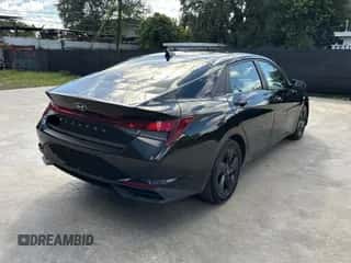 2021 Hyundai Elantra SEL with VIN 5NPLM4AG5MH012139, listed as a Copart auction lot 90355645 with 57,722 mi miles and Salvage title. Bid and sale history available at DreamBid. Image 4.