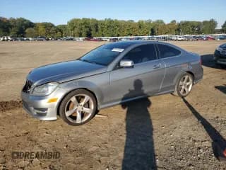 ✅ 2012 Mercedes-Benz C 350 • VIN: WDDGJ5HB9CF794874 • Лот: 90100885. Опубликован ранее на Copart с пробегом 194 831 миль. Бесплатный доступ к архиву аукционных продаж из США и подробный отчёт об истории автомобиля на DreamBid. Изображение 1.
