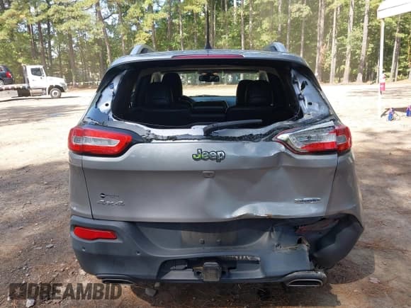 ✅ 2017 Jeep Cherokee Latitude • VIN: 1C4PJMCS2HW631714 • Lot: 43279912. Wystawiony na IAAI z przebiegiem 97 029 mil. Bezpłatny archiwum sprzedaży aukcyjnych z USA i szczegółowy raport historii pojazdu na DreamBid. Zdjęcie 16.