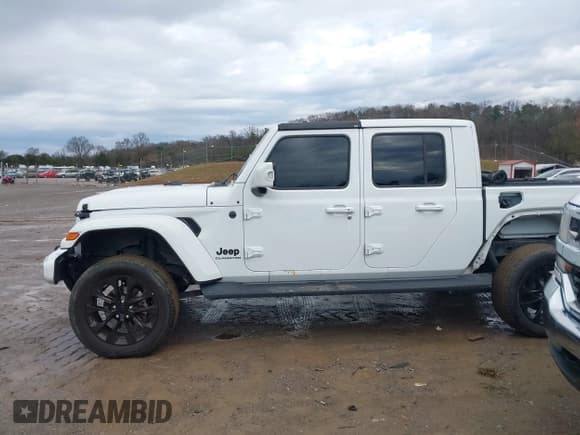 ✅ 2022 Jeep Gladiator Overland • VIN: 1C6HJTFG5NL170535 • Lot: 43759092. Listed on IAAI with 27,373 mi. Free auction sales archive from the USA and detailed vehicle history report at DreamBid. Image 14.