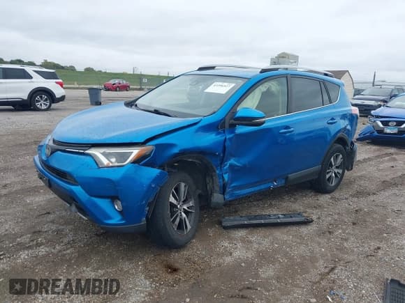 ✅ 2018 Toyota RAV4 XLE • VIN: JTMRFREV8JJ741992 • Лот: 43396927. Опубликован ранее на IAAI с пробегом 147 726 миль. Бесплатный доступ к архиву аукционных продаж из США и подробный отчёт об истории автомобиля на DreamBid. Изображение 2.