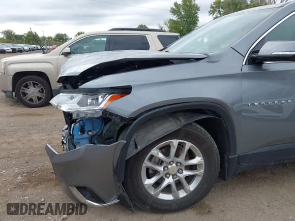 ✅ 2020 Chevrolet Traverse LT Cloth • VIN: 1GNERGKW4LJ171782 • Lot: 43415058. Wystawiony na IAAI z przebiegiem 76 109 mil. Bezpłatny archiwum sprzedaży aukcyjnych z USA i szczegółowy raport historii pojazdu na DreamBid. Zdjęcie 6.