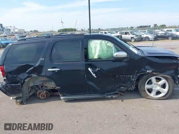 2007 Chevrolet Tahoe LTZ с VIN 1GNFK13057J135850, выставлен на аукционе IAAI как лот 43245781 с пробегом Не указан миль и . История ставок и продаж доступна на DreamBid. Изображение 13.