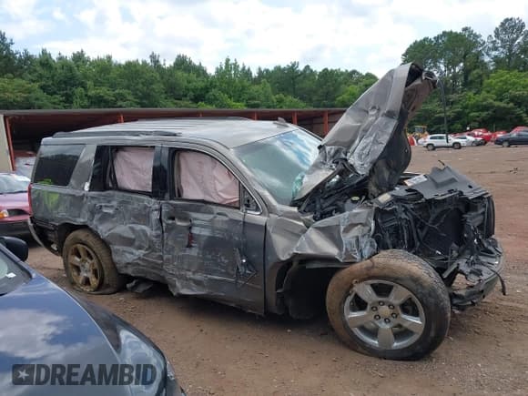 ✅ 2018 Chevrolet Tahoe LT • VIN: 1GNSCBKC1JR104682 • Lot: 42440769. Wystawiony na IAAI z przebiegiem 68 343 mil. Bezpłatny archiwum sprzedaży aukcyjnych z USA i szczegółowy raport historii pojazdu na DreamBid. Zdjęcie 13.