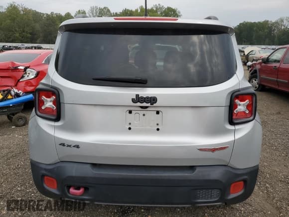 ✅ 2017 Jeep Renegade Trailhawk • VIN: ZACCJBCB5HPG38544 • Lot: 82104775. Listed on Copart with 98,947 mi. Free auction sales archive from the USA and detailed vehicle history report at DreamBid. Image 6.
