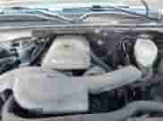 2005 Chevrolet Suburban LS z VIN 1GNFK16ZX5J202174, wystawiony jako IAAI lot #42670445 z przebiegiem 228 129 mil mil oraz . Historia ofert i sprzedaży dostępna na DreamBid. Obrazek 10.