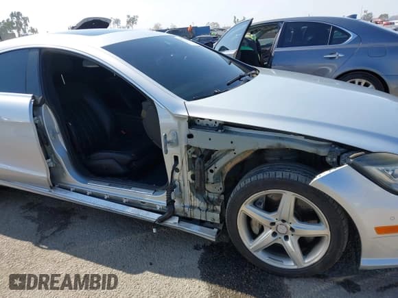 ✅ 2014 Mercedes-Benz CLS 550 • VIN: WDDLJ7DB0EA098825 • Lot: 43523562. Wystawiony na IAAI z przebiegiem 138 957 mil. Bezpłatny archiwum sprzedaży aukcyjnych z USA i szczegółowy raport historii pojazdu na DreamBid. Zdjęcie 6.