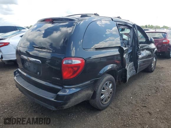 ✅ 2007 Chrysler Town & Country Limited • VIN: 2A8GP64L37R144779 • Lot: 64186295. Listed on Copart with 100,258 mi. Free auction sales archive from the USA and detailed vehicle history report at DreamBid. Image 3.