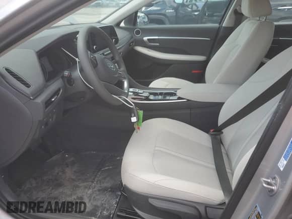 2023 Hyundai Sonata SE с VIN KMHL24JA9PA312033, выставлен на аукционе Copart как лот 60127035 с пробегом 6 774 миль миль и Списание • Salvage title. История ставок и продаж доступна на DreamBid. Изображение 7.