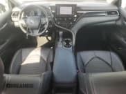 ✅ 2024 Toyota Camry SE • VIN: 4T1G11AK4RU849826 • Lot: 93326105. Wystawiony na Copart z przebiegiem 44 971 mil. Bezpłatny archiwum sprzedaży aukcyjnych z USA i szczegółowy raport historii pojazdu na DreamBid. Zdjęcie 8.