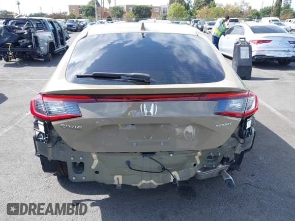 ✅ 2025 Honda Civic Sport • VIN: 19XFL2H82SE004200 • Lot: 43309820. Listed on IAAI with 14,909 mi. Free auction sales archive from the USA and detailed vehicle history report at DreamBid. Image 17.