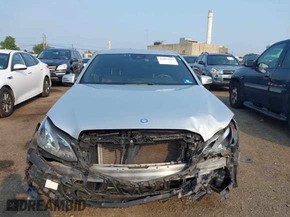 ✅ 2016 Mercedes-Benz E 350 Luxury • VIN: WDDHF8JB5GB263363 • Lot: 42897923. Listed on IAAI with 98,379 mi. Free auction sales archive from the USA and detailed vehicle history report at DreamBid. Image 12.