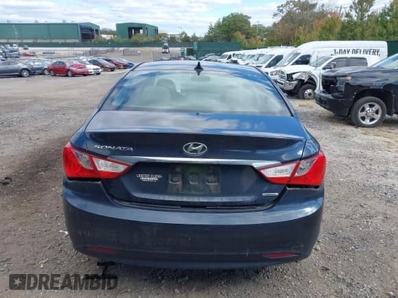 ✅ 2013 Hyundai Sonata SE • VIN: 5NPEC4AC1DH579957 • Lot: 43413523. Listed on IAAI with 252,655 mi. Free auction sales archive from the USA and detailed vehicle history report at DreamBid. Image 17.