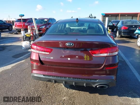 ✅ 2020 Kia Optima LX • VIN: 5XXGT4L38LG442479 • Lot: 41011297. Listed on IAAI with 84,779 mi. Free auction sales archive from the USA and detailed vehicle history report at DreamBid. Image 16.