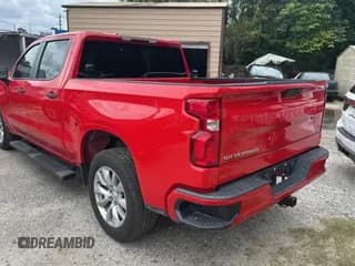 ✅ 2020 Chevrolet Silverado 1500 Custom • VIN: 3GCPWBEK8LG427185 • Lot: 73388554. Wystawiony na Copart z przebiegiem 81 907 mil. Bezpłatny archiwum sprzedaży aukcyjnych z USA i szczegółowy raport historii pojazdu na DreamBid. Zdjęcie 3.