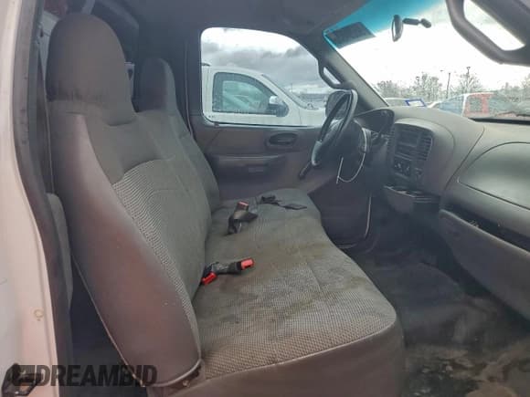 ✅ 2000 Ford F-150 XL • VIN: 1FTZF1722YNA14211 • Lot: 96284635. Wystawiony na Copart z przebiegiem 145 604 mil. Bezpłatny archiwum sprzedaży aukcyjnych z USA i szczegółowy raport historii pojazdu na DreamBid. Zdjęcie 10.