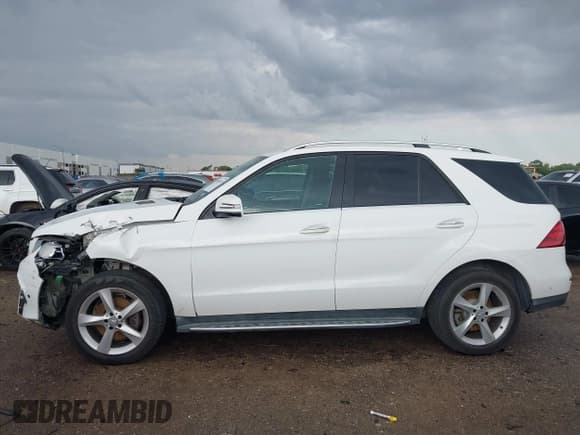 ✅ 2016 Mercedes-Benz GLE 350 • VIN: 4JGDA5JB1GA668868 • Lot: 43044387. Listed on IAAI with 184,398 mi. Free auction sales archive from the USA and detailed vehicle history report at DreamBid. Image 14.