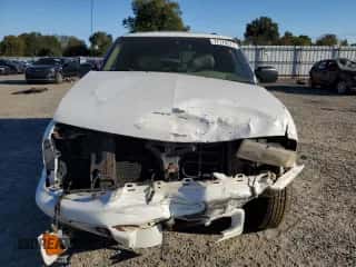 2000 Chevrolet Blazer LT z VIN 1GNDT13WXY2236550, wystawiony jako Copart lot #77170574 z przebiegiem 221 994 mil mil oraz Szkoda całkowita • Salvage title. Historia ofert i sprzedaży dostępna na DreamBid. Obrazek 5.