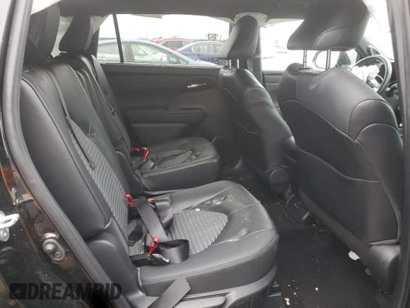 ✅ 2022 Toyota Highlander XSE • VIN: 5TDJZRBH9NS220551 • Lot: 93111235. Listed on Copart with 46,607 mi. Free auction sales archive from the USA and detailed vehicle history report at DreamBid. Image 11.