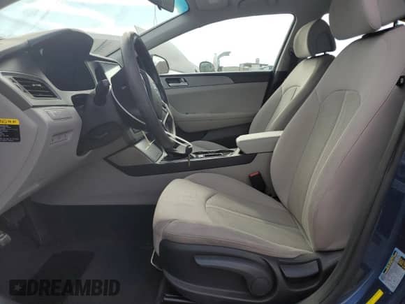 2017 Hyundai Sonata SE z VIN 5NPE24AF5HH444080, wystawiony jako Copart lot #90926655 z przebiegiem 71 941 mil mil oraz Szkoda całkowita • Salvage title. Historia ofert i sprzedaży dostępna na DreamBid. Obrazek 7.