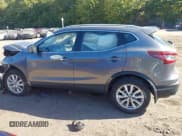✅ 2022 Nissan Rogue SV • VIN: JN1BJ1BW5NW680742 • Lot: 43347870. Wystawiony na IAAI z przebiegiem 63 390 mil. Bezpłatny archiwum sprzedaży aukcyjnych z USA i szczegółowy raport historii pojazdu na DreamBid. Zdjęcie 15.
