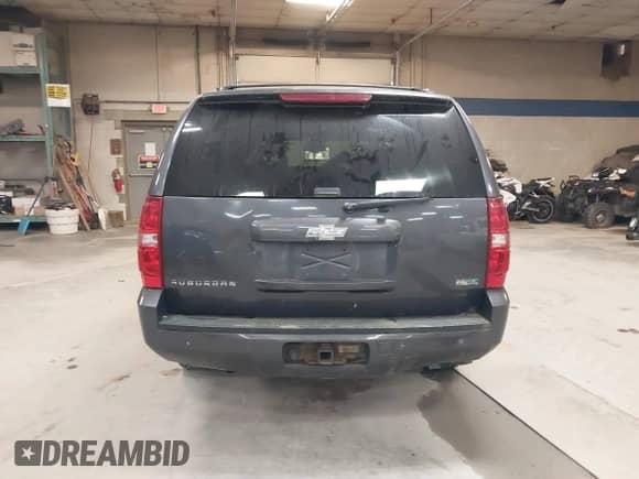 2010 Chevrolet Suburban LT z VIN 1GNUKJE36AR139025, wystawiony jako IAAI lot #41311327 z przebiegiem 201 955 mil mil oraz . Historia ofert i sprzedaży dostępna na DreamBid. Obrazek 16.