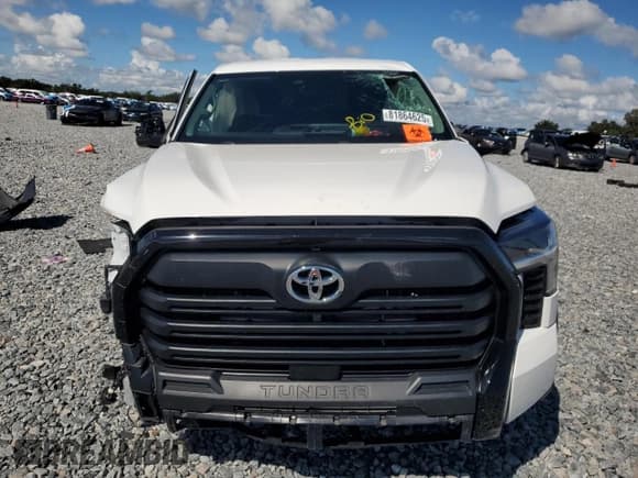 ✅ 2024 Toyota Tundra SR • VIN: 5TFKB5AA4RX031523 • Лот: 81864625. Опубликован ранее на Copart с пробегом 18 593 миль. Бесплатный доступ к архиву аукционных продаж из США и подробный отчёт об истории автомобиля на DreamBid. Изображение 5.