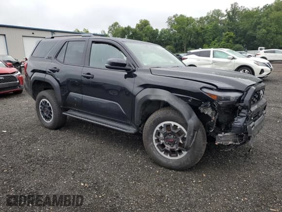 ✅ 2025 Toyota 4Runner SR5 • VIN: JTEVA5BR9S5002620 • Lot: 67020985. Wystawiony na Copart z przebiegiem 9 908 mil. Bezpłatny archiwum sprzedaży aukcyjnych z USA i szczegółowy raport historii pojazdu na DreamBid. Zdjęcie 4.