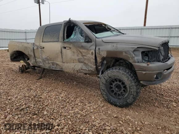 2006 Dodge 3500 SLT z VIN 3D7LX39C16G158087, wystawiony jako Copart lot #53310925 z przebiegiem 172 504 mil mil oraz Czysty tytuł • Clean title. Historia ofert i sprzedaży dostępna na DreamBid. Obrazek 4.