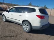 ✅ 2010 Chevrolet Traverse LS • VIN: 1GNLVEED5AJ203668 • Lot: 43814603. Wystawiony na IAAI z przebiegiem 122 000 mil. Bezpłatny archiwum sprzedaży aukcyjnych z USA i szczegółowy raport historii pojazdu na DreamBid. Zdjęcie 3.