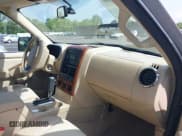 ✅ 2006 Ford Explorer Eddie Bauer • VIN: 1FMEU64E46UA91712 • Lot: 42290089. Wystawiony na IAAI z przebiegiem 184 684 mil. Bezpłatny archiwum sprzedaży aukcyjnych z USA i szczegółowy raport historii pojazdu na DreamBid. Zdjęcie 5.