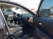 ✅ 2019 Jeep Cherokee Limited • VIN: 1C4PJLDB8KD302592 • Lot: 43202483. Wystawiony na IAAI z przebiegiem 136 653 mil. Bezpłatny archiwum sprzedaży aukcyjnych z USA i szczegółowy raport historii pojazdu na DreamBid. Zdjęcie 5.