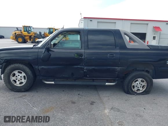 ✅ 2005 Chevrolet Avalanche LS • VIN: 3GNEC12Z25G223620 • Lot: 42278098. Listed on IAAI with 263,073 mi. Free auction sales archive from the USA and detailed vehicle history report at DreamBid. Image 14.