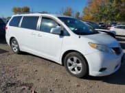 ✅ 2013 Toyota Sienna LE AAS • VIN: 5TDKK3DC0DS352877 • Лот: 43483758. Опубликован ранее на IAAI с пробегом 225 296 миль. Бесплатный доступ к архиву аукционных продаж из США и подробный отчёт об истории автомобиля на DreamBid. Изображение 1.