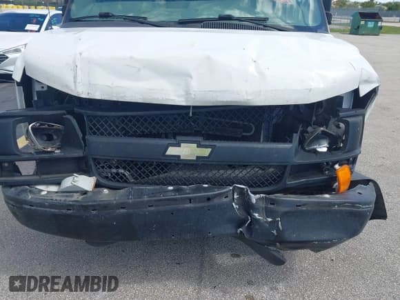 ✅ 2014 Chevrolet Express Cargo • VIN: 1GCWGFCA7E1150105 • Lot: 43386634. Wystawiony na IAAI z przebiegiem 258 655 mil. Bezpłatny archiwum sprzedaży aukcyjnych z USA i szczegółowy raport historii pojazdu na DreamBid. Zdjęcie 6.