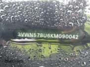 ✅ 2019 Volkswagen Jetta S • VIN: 3VWN57BU6KM090042 • Lot: 43254645. Wystawiony na IAAI z przebiegiem 75 004 mil. Bezpłatny archiwum sprzedaży aukcyjnych z USA i szczegółowy raport historii pojazdu na DreamBid. Zdjęcie 9.