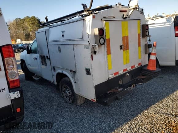 2014 Chevrolet Silverado 3500HD Work Truck z VIN 1GB3KZCG4EF125936, wystawiony jako Copart lot #87860895 z przebiegiem 252 905 mil mil oraz Czysty tytuł • Clean title. Historia ofert i sprzedaży dostępna na DreamBid. Obrazek 2.