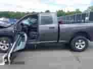 2024 Ram 1500 SLT z VIN 1C6RR6GG9RS135957, wystawiony jako IAAI lot #42376753 z przebiegiem 28 240 mil mil oraz . Historia ofert i sprzedaży dostępna na DreamBid. Obrazek 13.