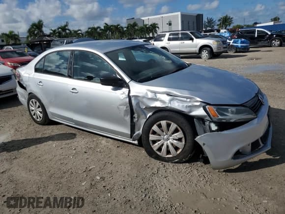 ✅ 2014 Volkswagen Jetta S • VIN: 3VW2K7AJ3EM333779 • Lot: 90272395. Listed on Copart with 139,100 mi. Free auction sales archive from the USA and detailed vehicle history report at DreamBid. Image 4.