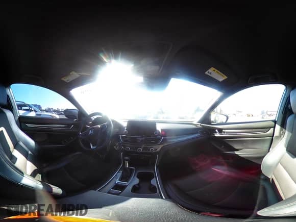 2018 Honda Accord Sport z VIN 1HGCV1F35JA266889, wystawiony jako IAAI lot #43383338 z przebiegiem 64 603 mil mil oraz . Historia ofert i sprzedaży dostępna na DreamBid. Obrazek 20.